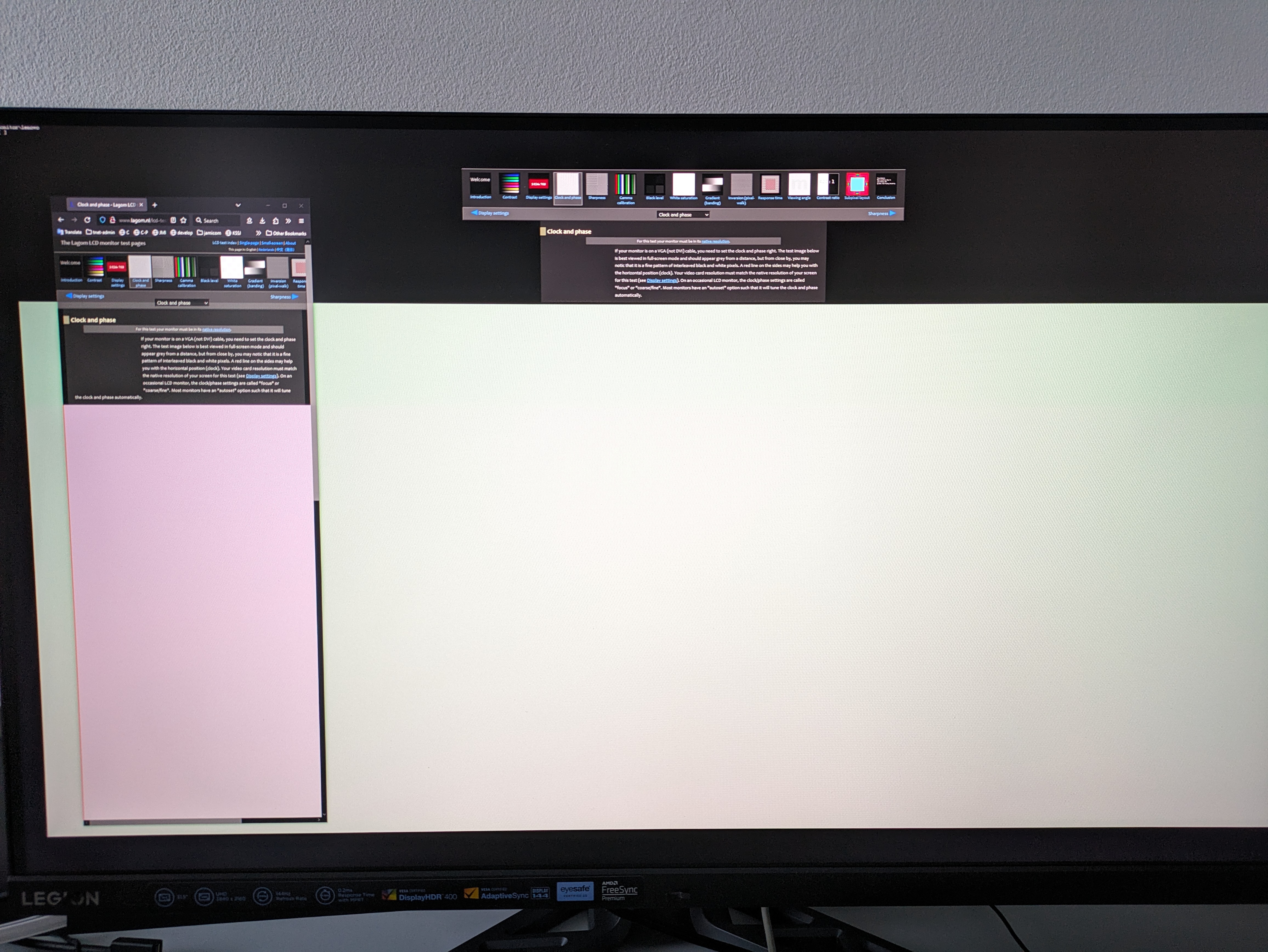 Pattern For Windows Computer Screen color - UHD monitor showing artifacts for cetrain patterns, e.g ...